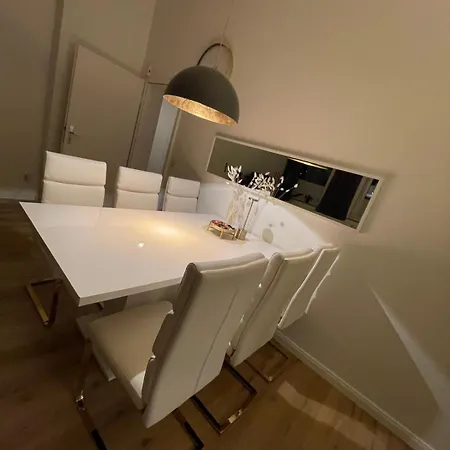 Karizma - Stylisch Design - Innenstadt - Kueche - Parkplatz - Internet *