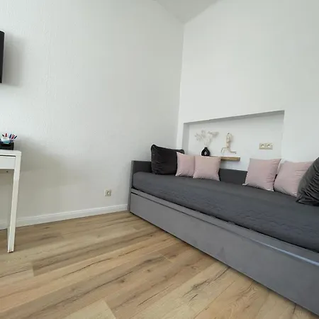 Karizma - Stylisch Design - Innenstadt - Kueche - Parkplatz - Internet רנדסבורג