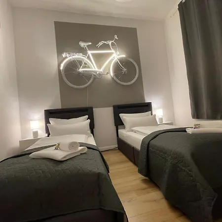 Karizma - Stylisch Design - Innenstadt - Kueche - Parkplatz - Internet דירה רנדסבורג